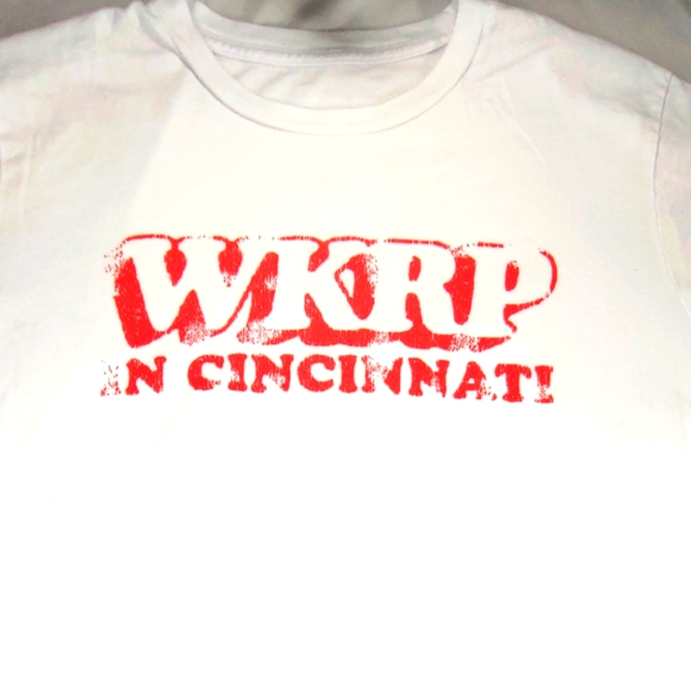 WKRP IN CINCINNATI 70s TV Show White Tee  Red Station Call Letters Medium